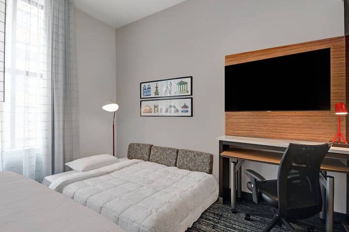 Room 8 of 40